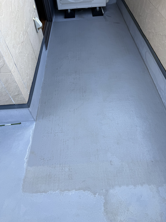 防水層が浮いています