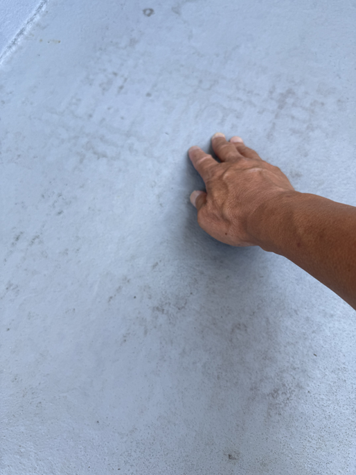 防水層が浮いています