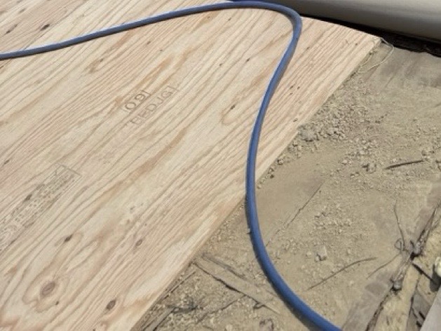 瓦屋根の木下地を設置