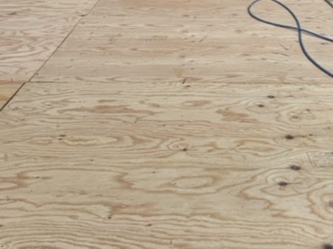 瓦屋根の木下地を設置