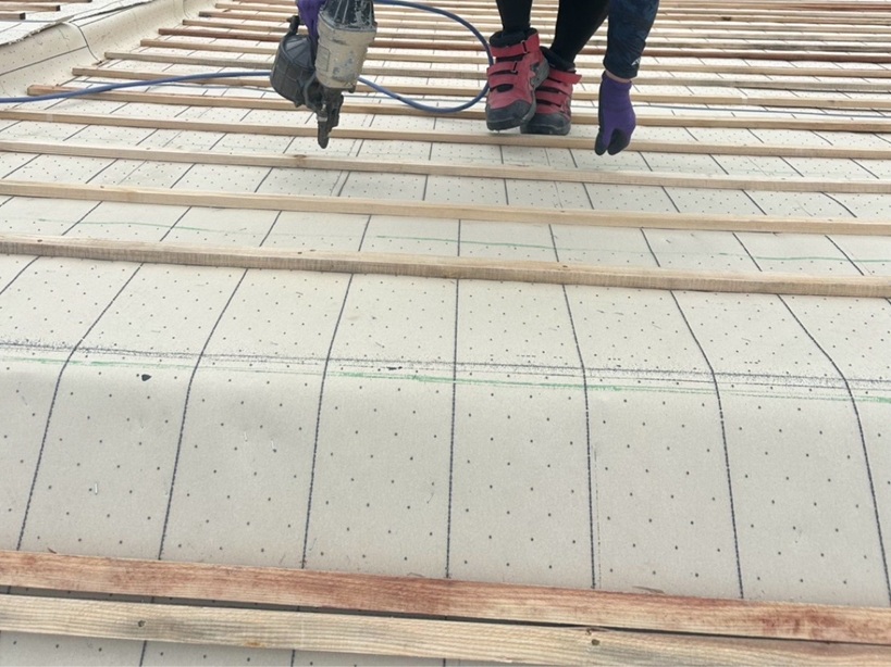 瓦桟を並べて固定