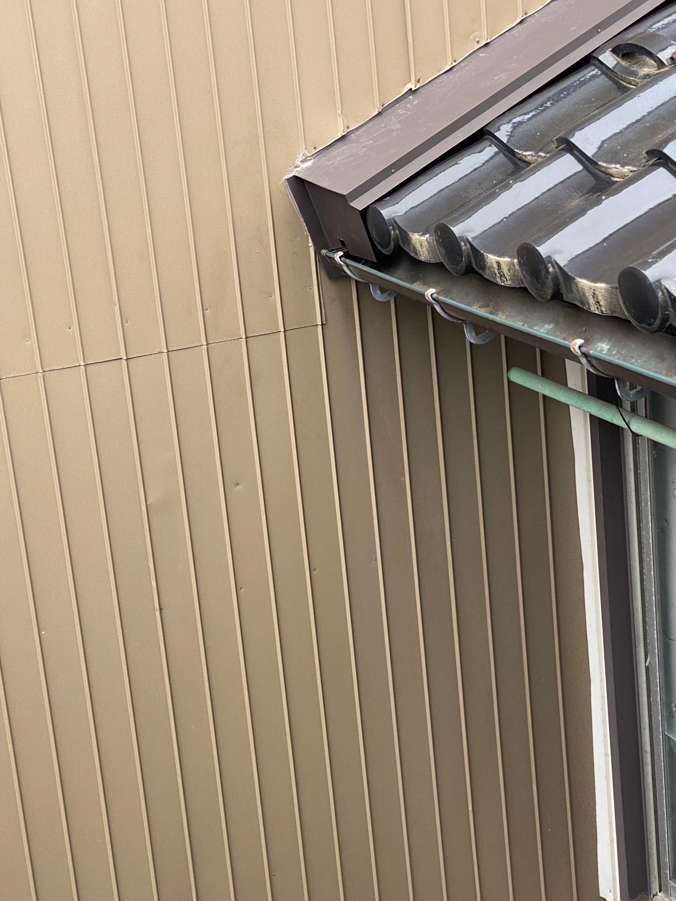 雨漏りしていた取り合い水切りをカバー工事