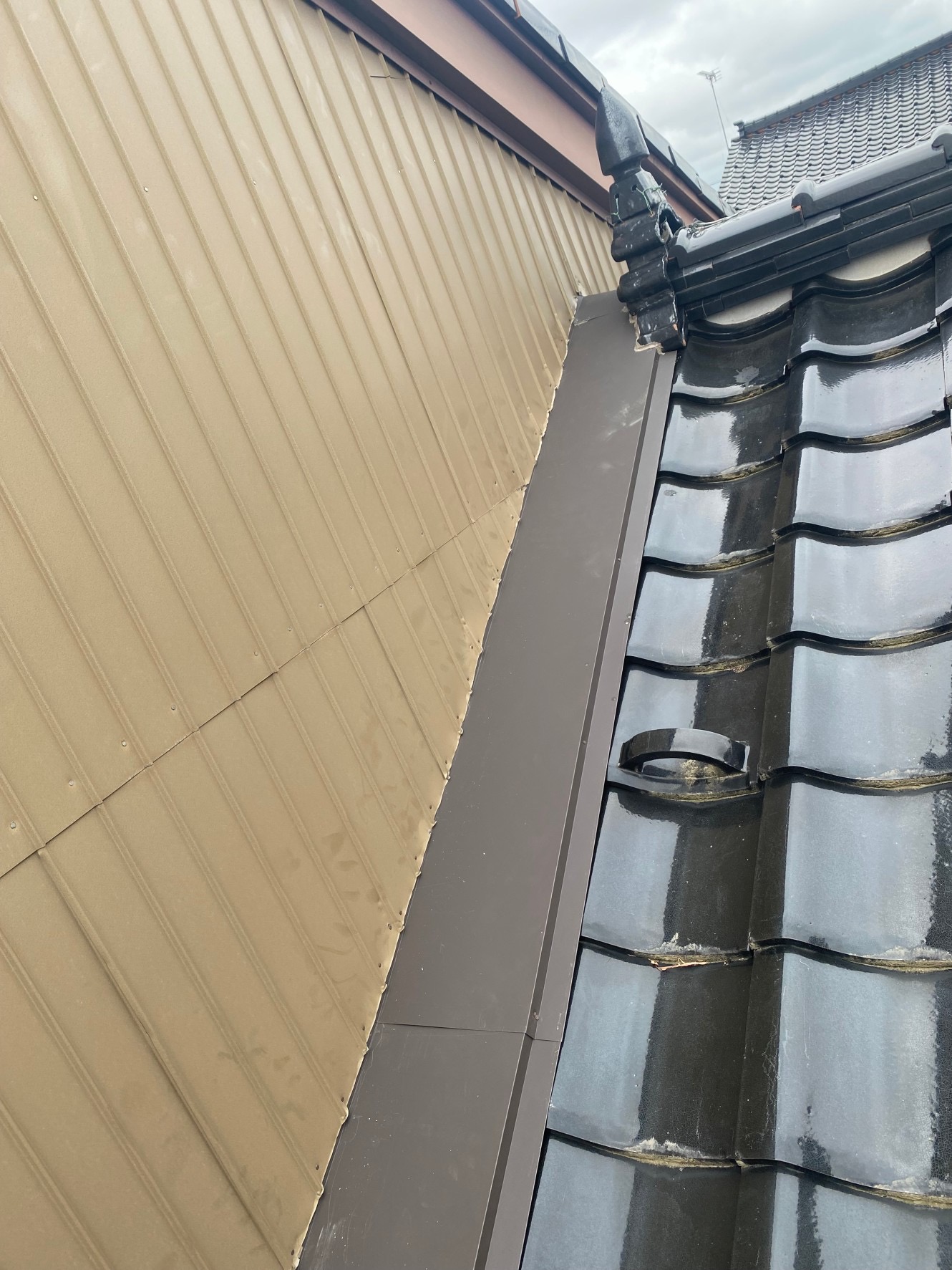 取り合い水切りを重ねて設置