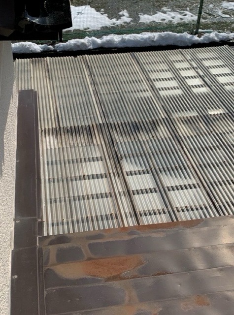 ポリカーボネートの波板屋根交換