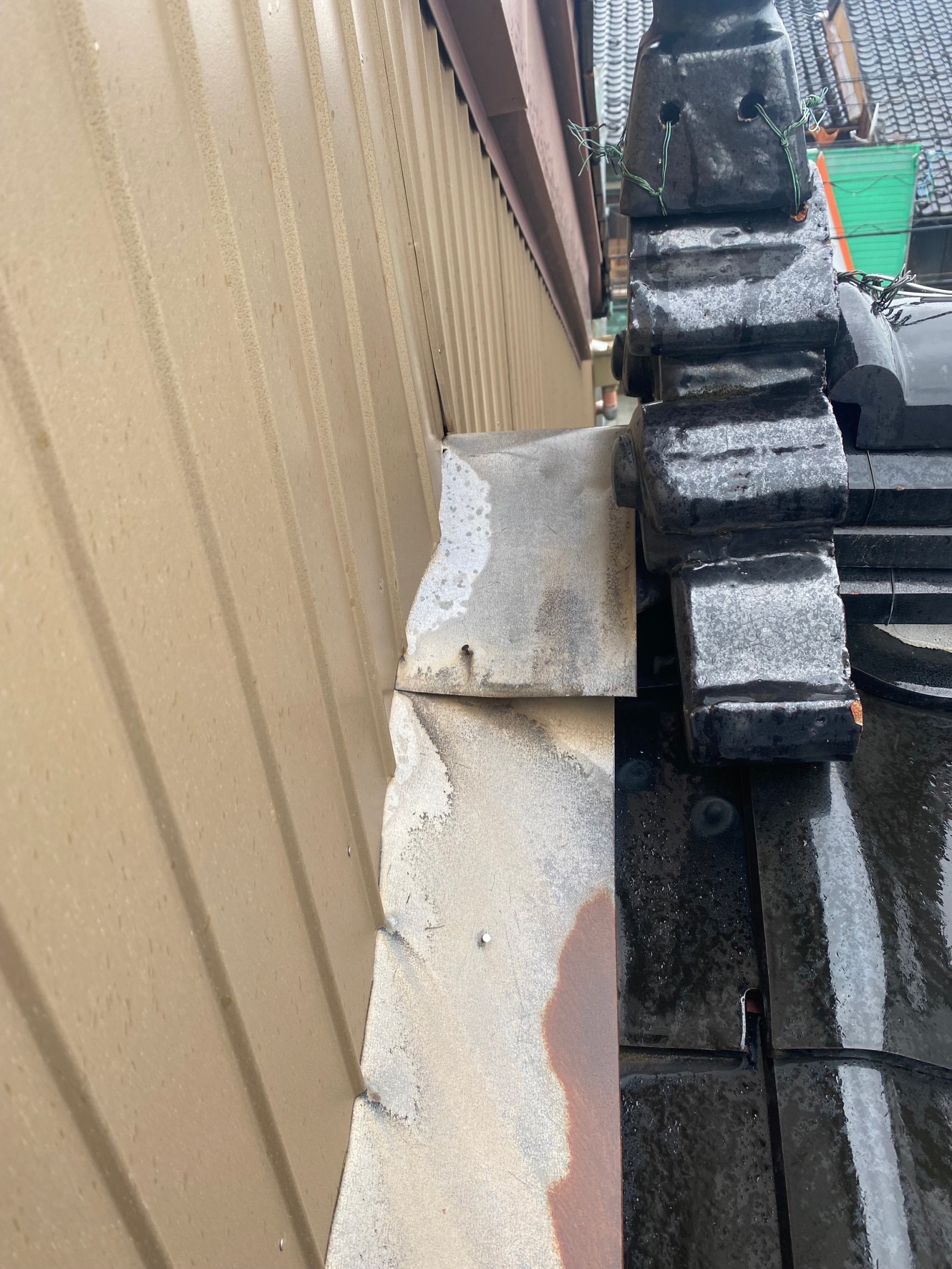 取り合いから雨漏りしています