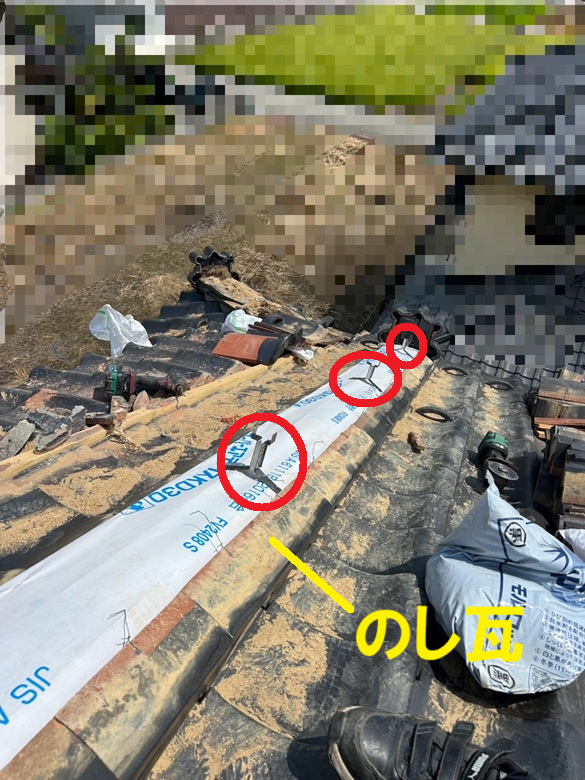 のし瓦を設置し、強化棟金具を設置