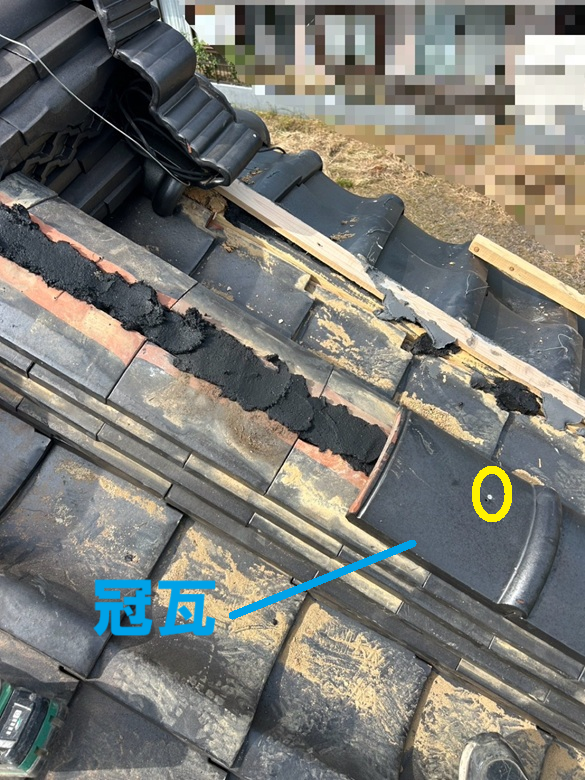 冠瓦をビスで固定