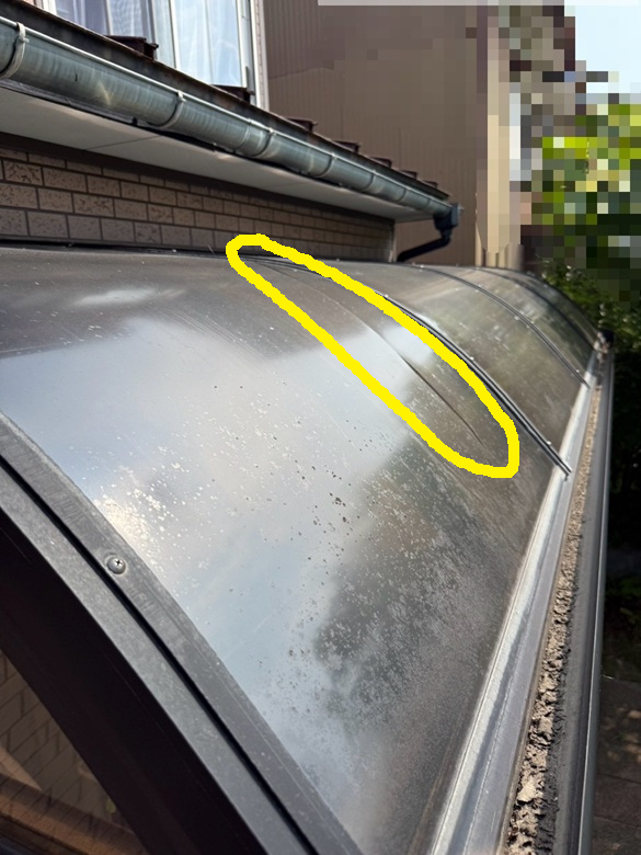 屋根パネルに亀裂