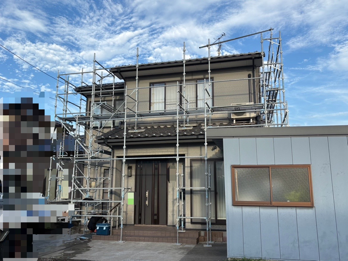 屋根外壁雨どい工事足場の設置