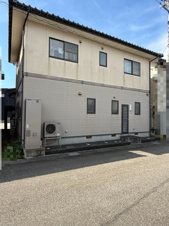 窯業系サイディングの外壁にひび割れがあります