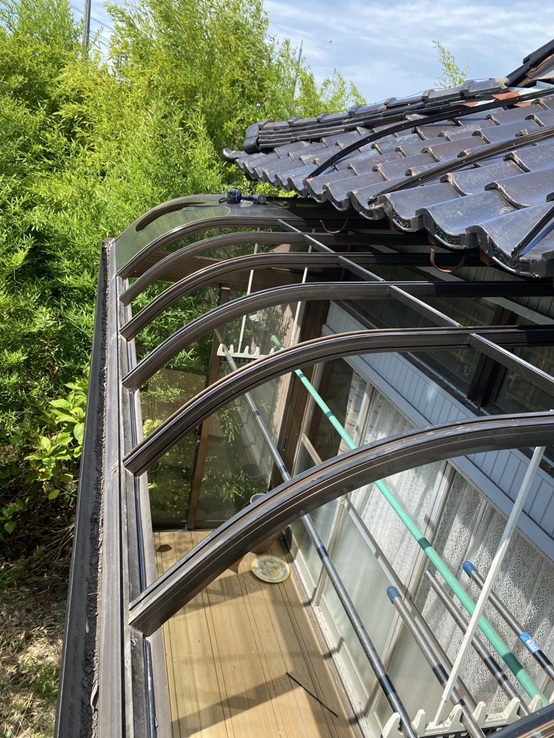 屋根パネルを外しました