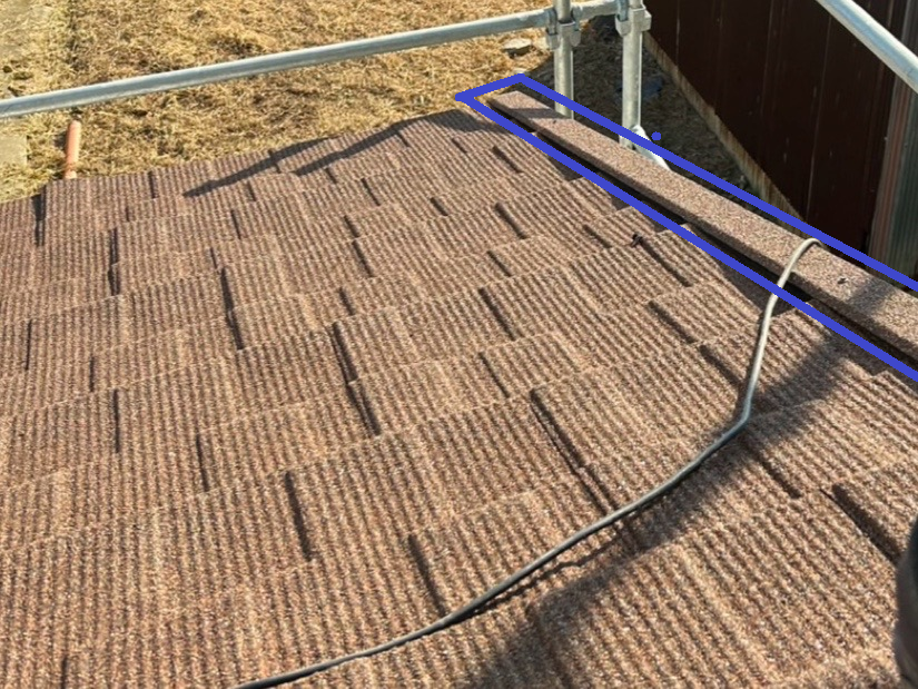 ケラバ（屋根の傾斜がある側で外壁から屋根が突き出している部分）にケラバ包み