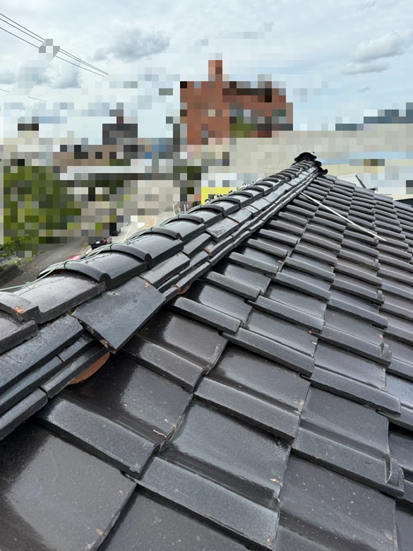 棟瓦も歪んでいました