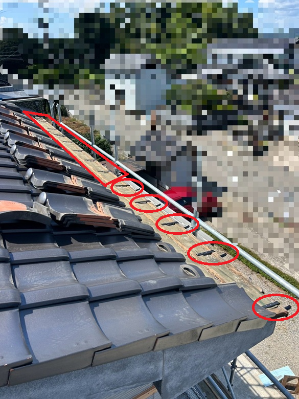 雨樋の吊り金具