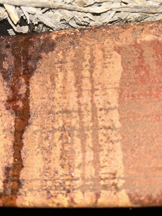 屋根の裏側から水が垂れてきました