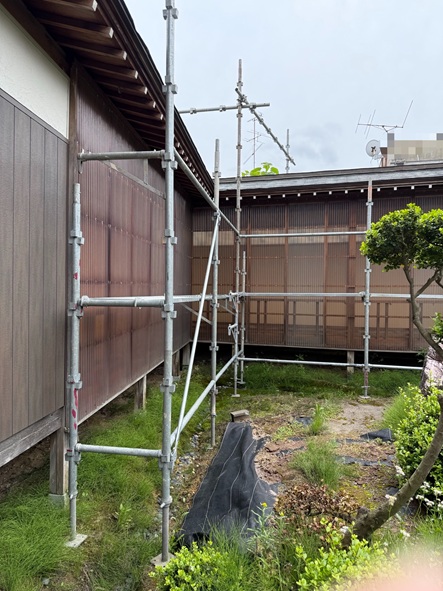 ポリカを張り替えます