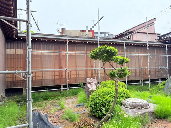 ポリカを張り替えます