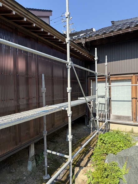 新しいポリカの波板を設置しました