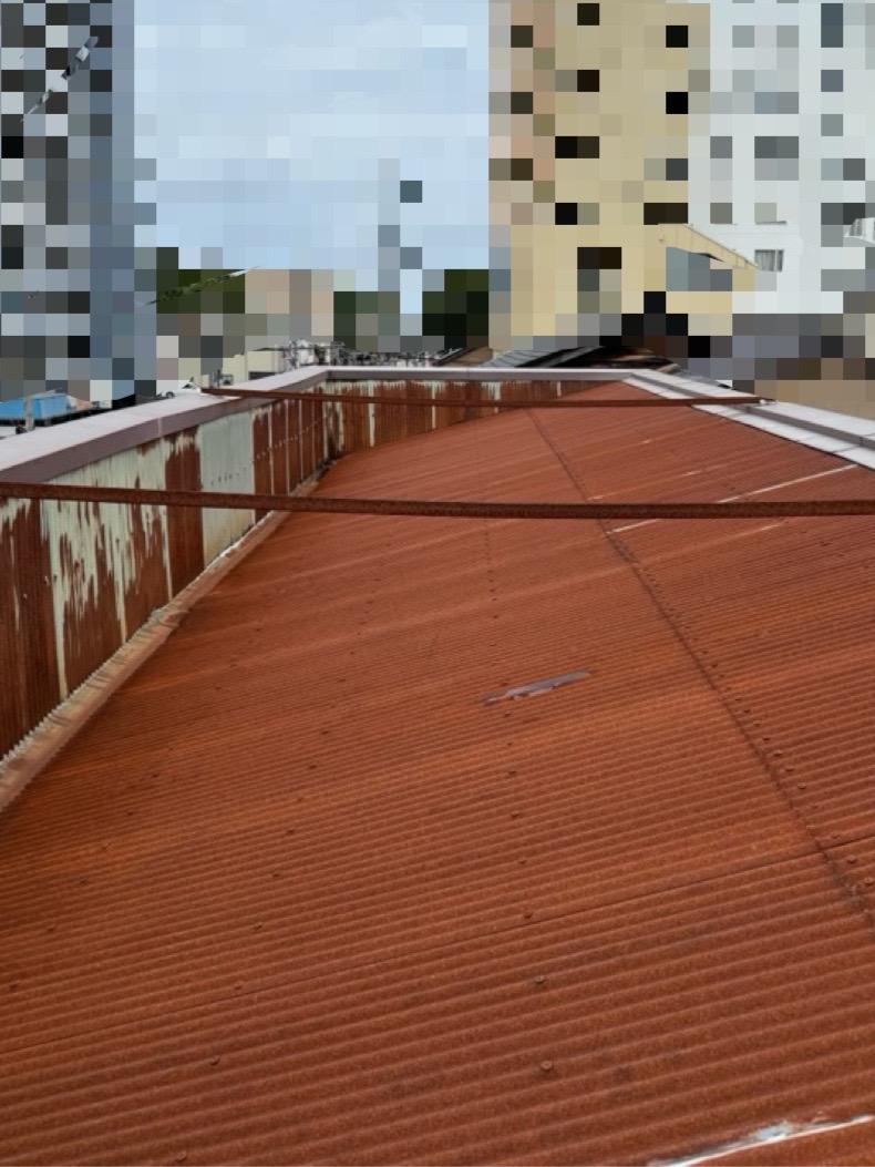 パラペットトタン屋根　サビ