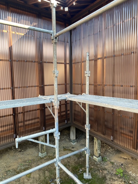 新しいポリカの波板を設置しました