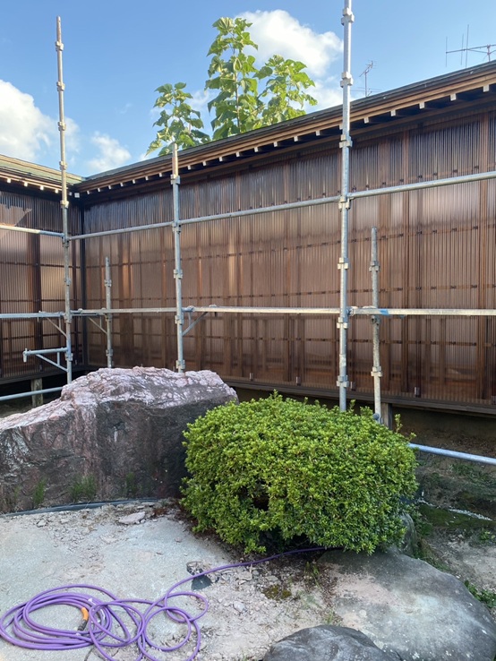 新しいポリカの波板を設置しました