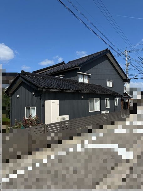 瓦屋根を軽量化　葺き替え工事を行いま