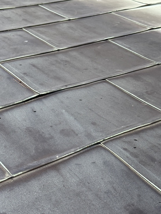 銅板の玄関屋根