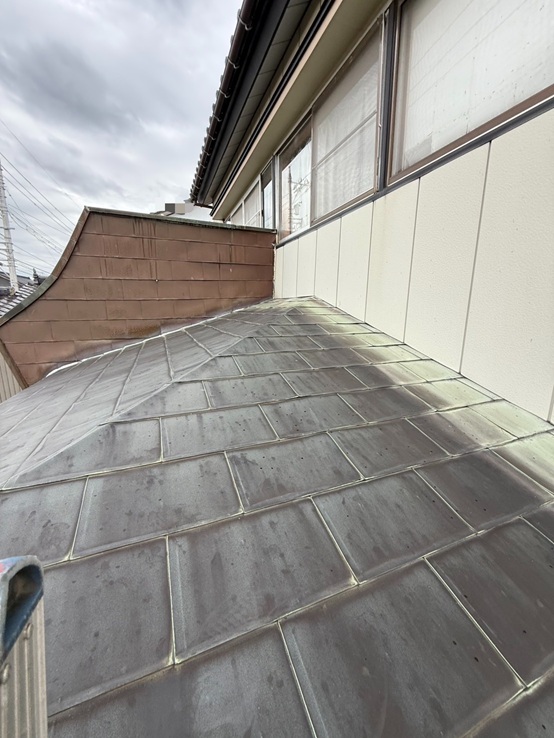 銅板の玄関屋根