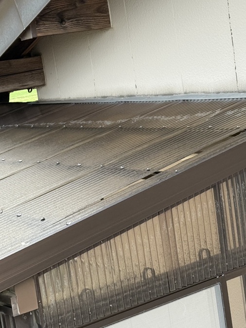 サンルーム屋根が割れています