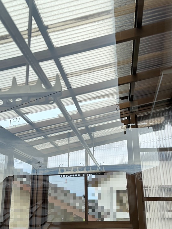 サンルーム屋根が割れています