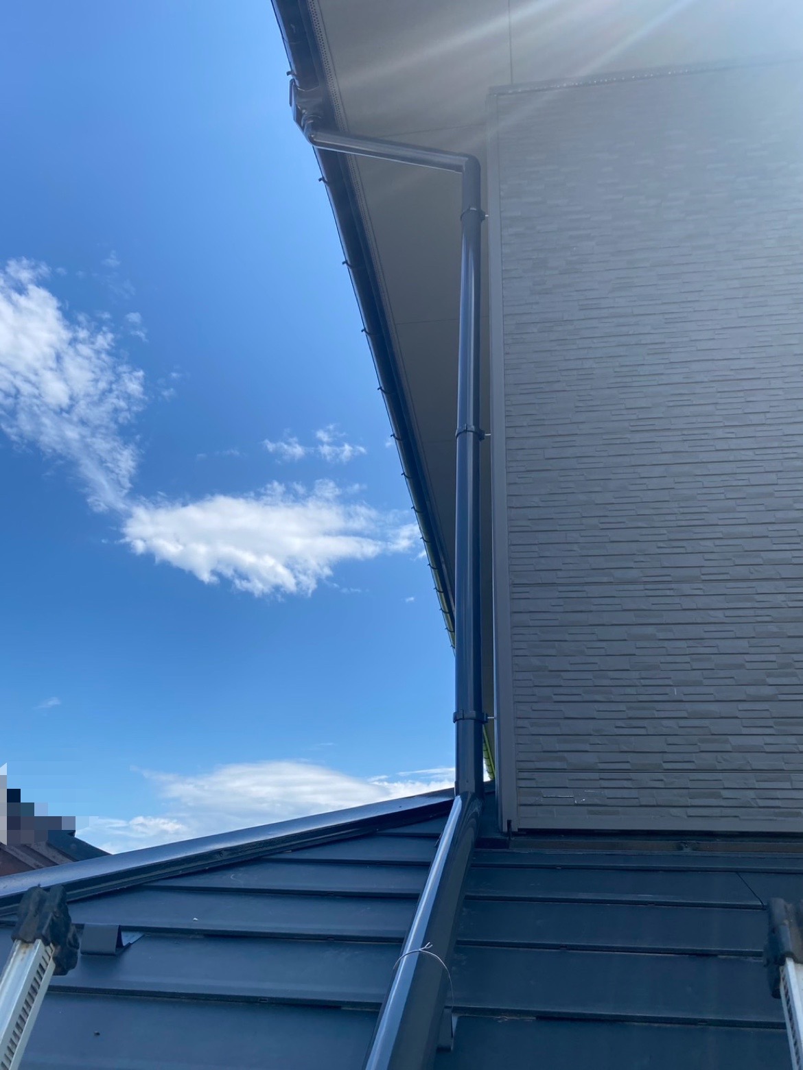 外れていた雨樋を設置