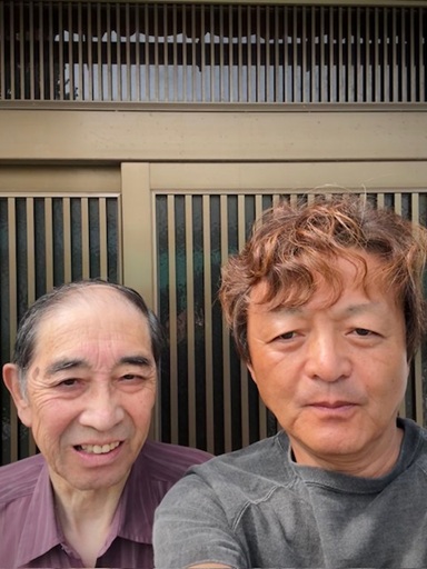 瓦工事施工後　お客様との写真