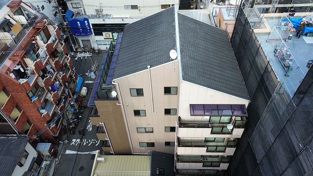 建物正面から見た屋根