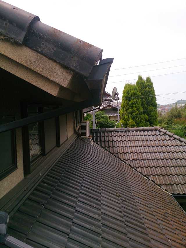 軒先瓦と雨樋の状態