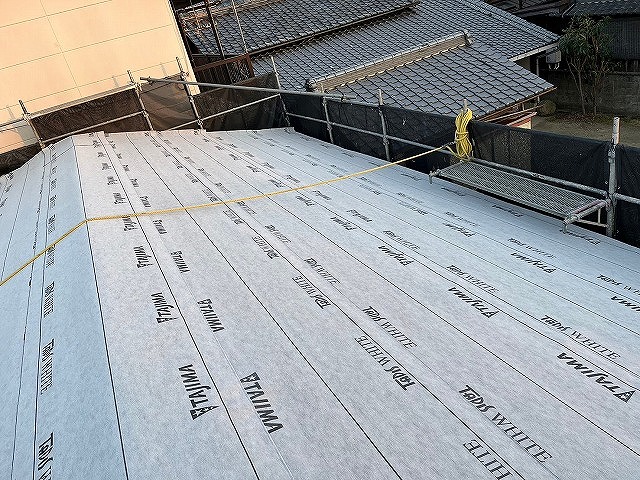 防水紙を敷いた屋根
