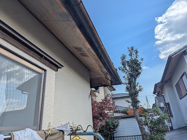傷んだ軒裏全体