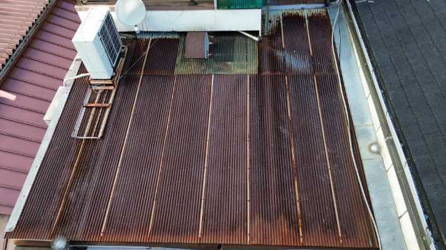錆びが広がる折板屋根