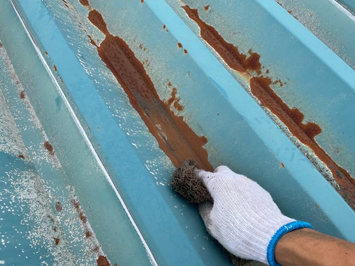 サビ部分のケレン作業