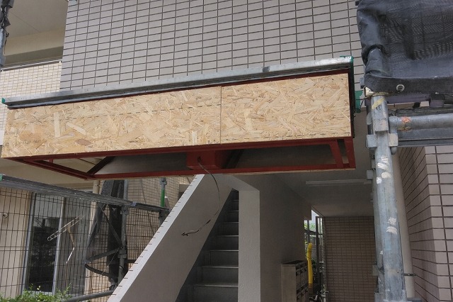 新しい下地ボードの取り付け