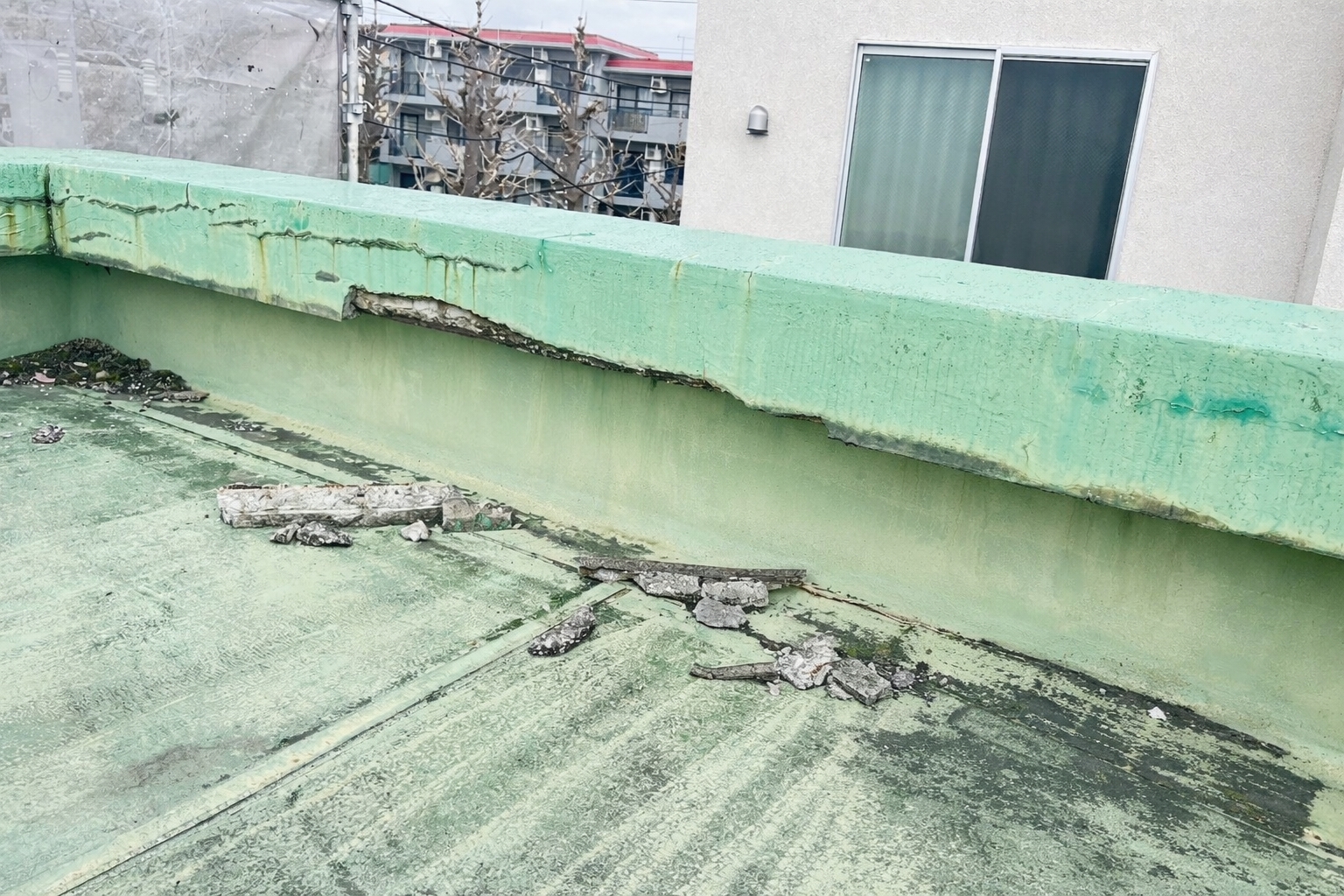 立ち上がり部分の防水層の剥離