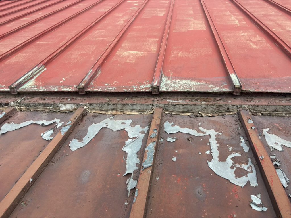 塗膜剥離した瓦棒屋根