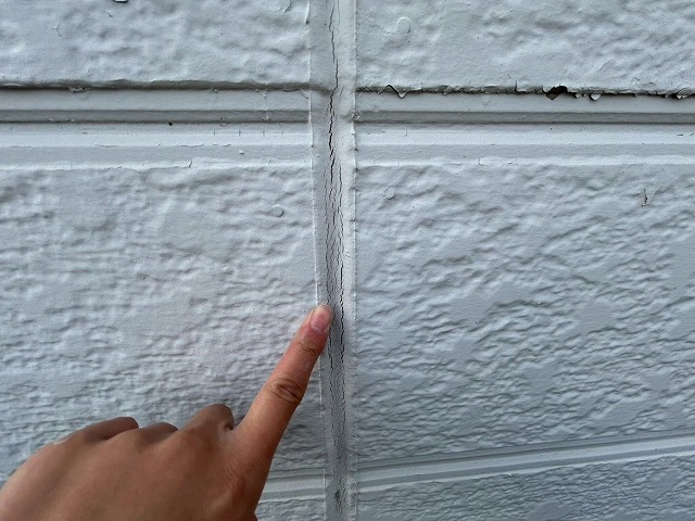 外壁ひび割れ写真