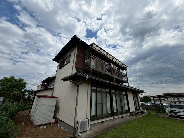 住宅側面の外観
