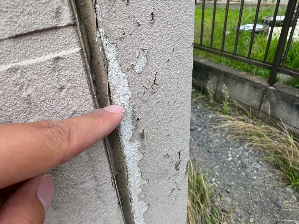 出隅の塗膜剥がれ