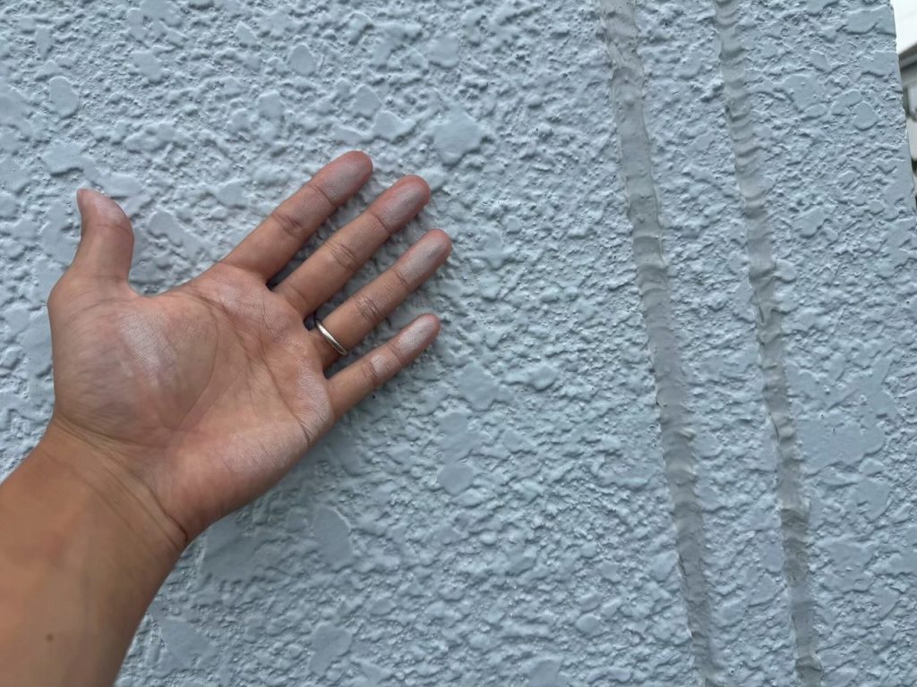 外壁のチョーキング確認