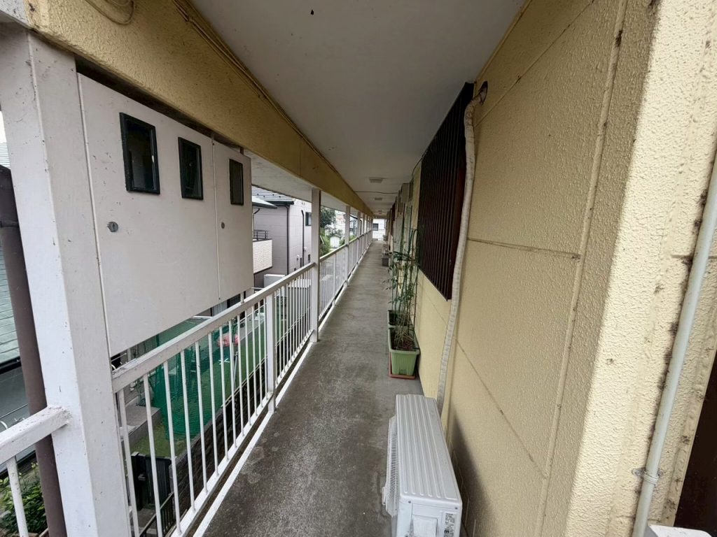 共用廊下の全景