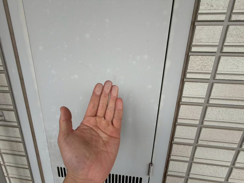 金属扉の表面汚れ
