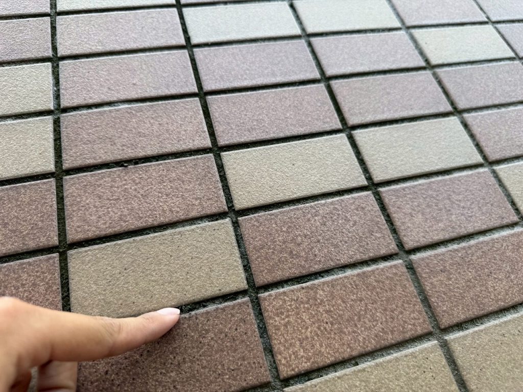 目地の隙間拡大