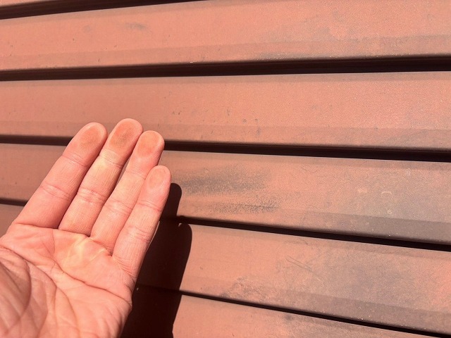 雨戸塗膜の劣化確認