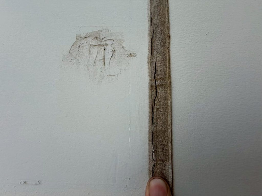目地シールの破断